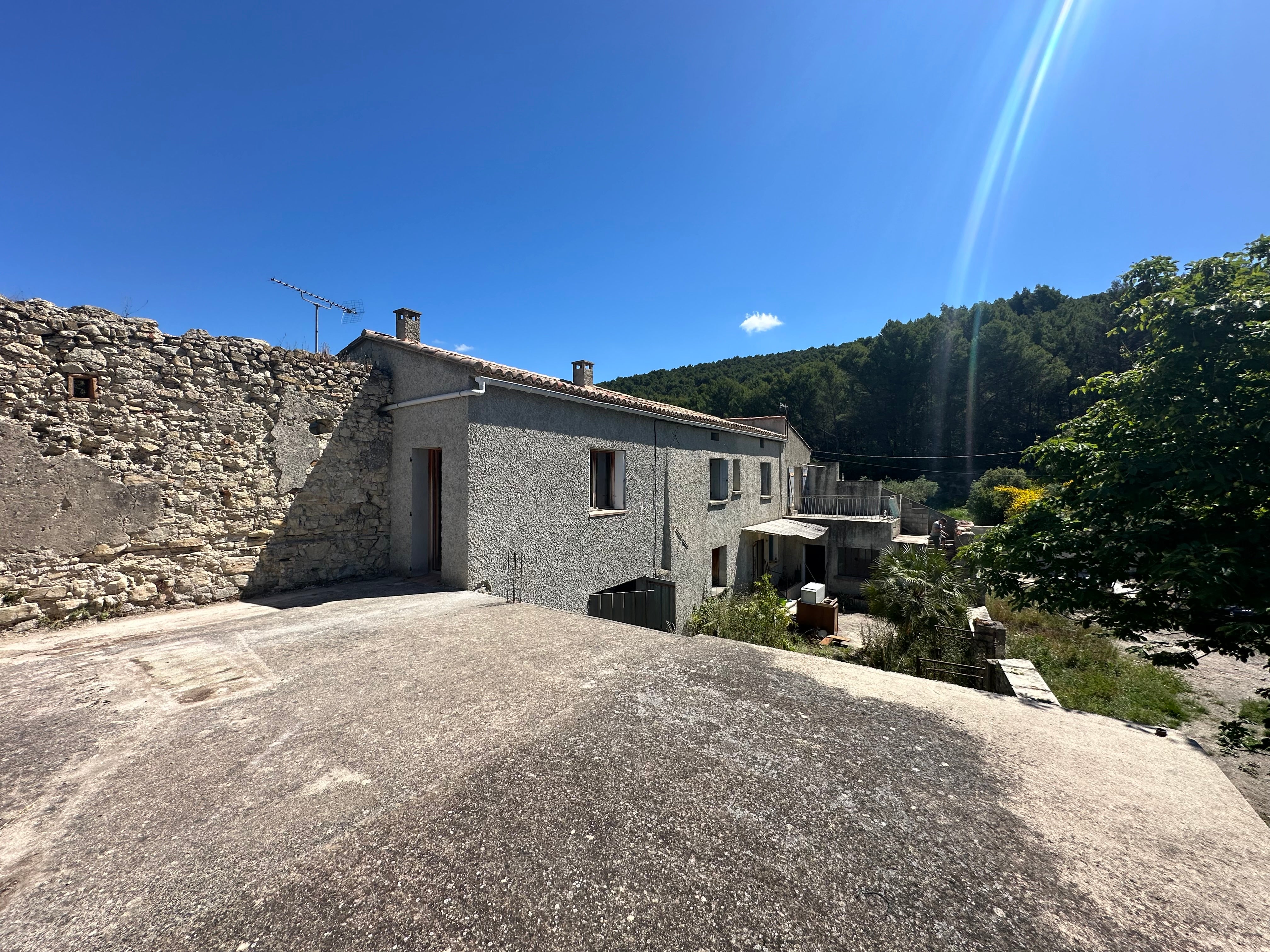 (SOUS OFFRE) Mas à restaurer Séguret